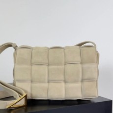 보테가 베네타 스웨이드 카세트 백